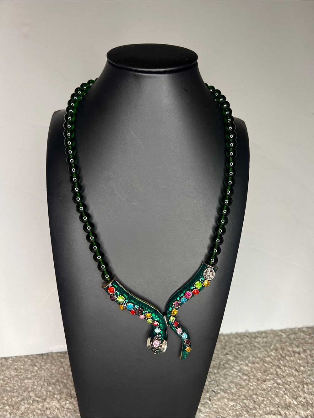 Green Beaded Snake-Style Necklace with Multicolor Crystal Accents